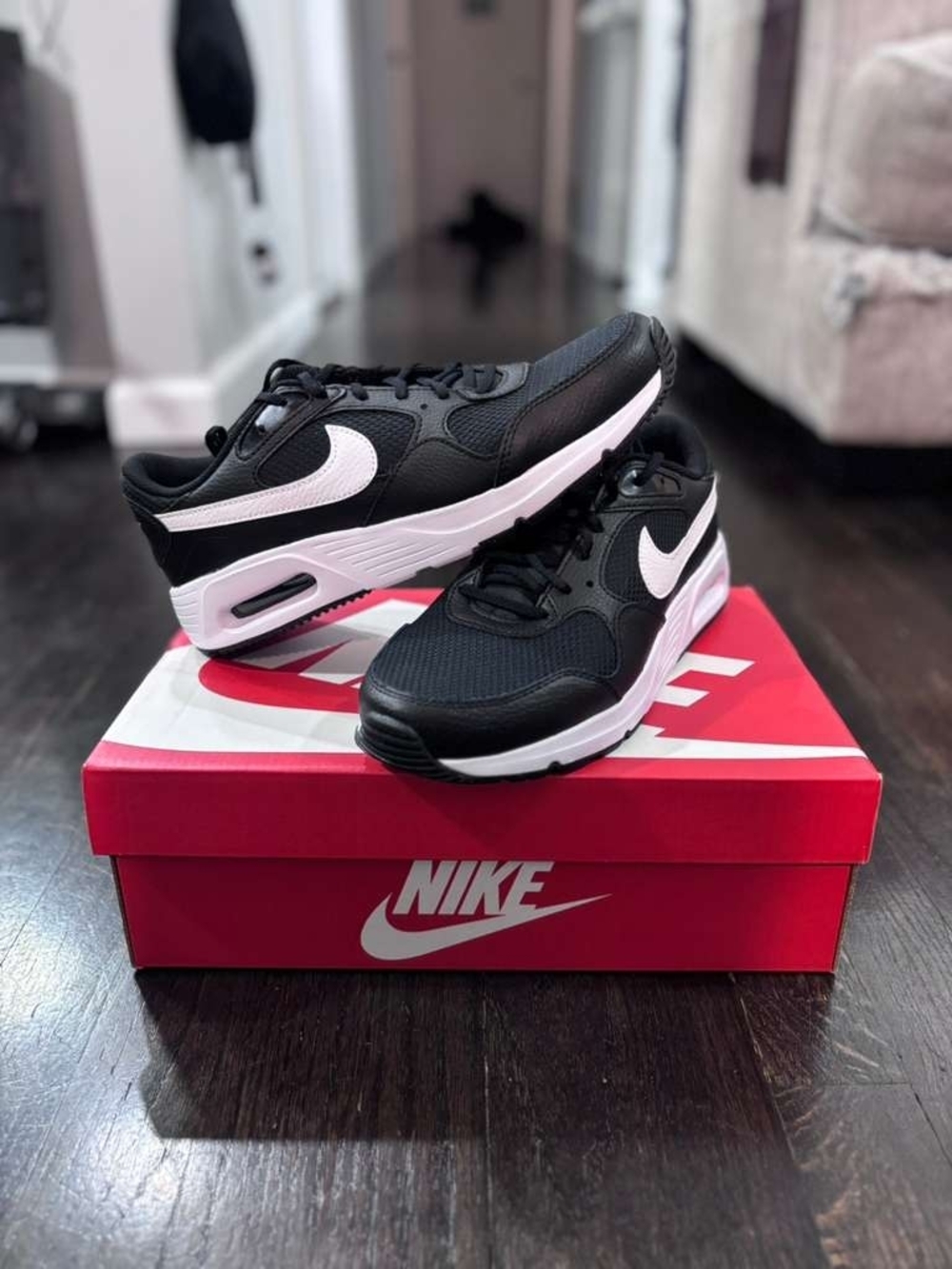 Nike Air Max-Style Black/White Sneakers
